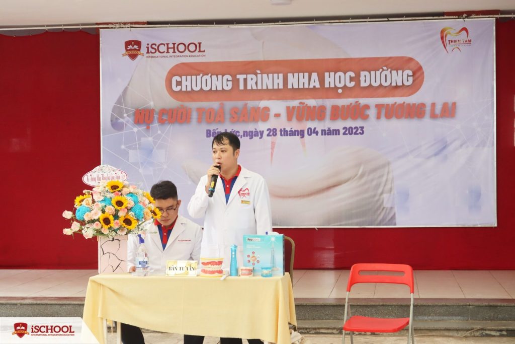 Chương trình nha khoa học đường với chủ đề “Nụ cười tỏa sáng – Vững bước tương lai” tại iSchool Long An