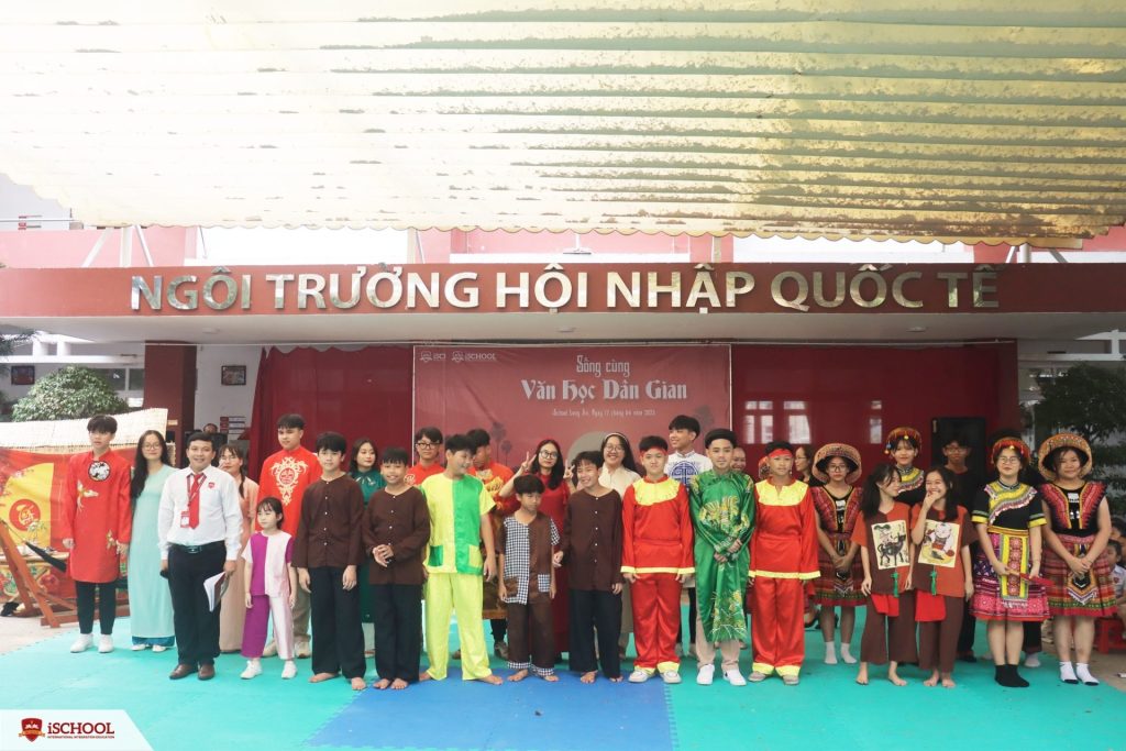 Sân khấu hóa văn học chủ đề “Sống cùng văn học dân gian” tại iSchool Long An