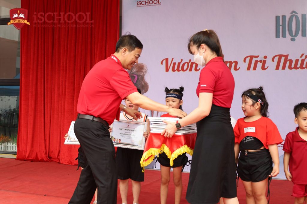 TRAO GIẢI CUỘC THI “BÉ LÀ HỌA SĨ” DÀNH CHO HỌC SINH KHỐI MẦM NON VÀ CUỘC THI BÁO TƯỜNG “TRANG BÁO TUỔI THƠ” DÀNH CHO HỌC SINH KHỐI TIỂU HỌC