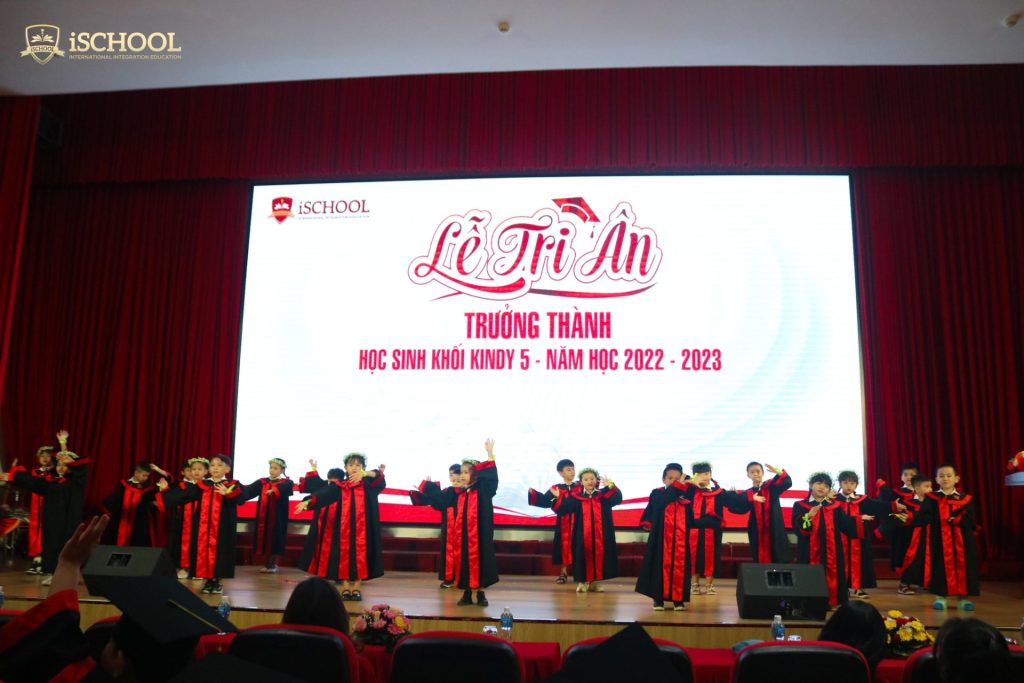 Tiết mục văn nghệ trong buổi lễ