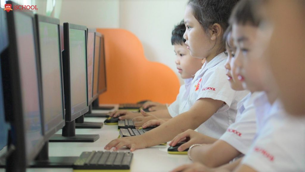 Xây dựng bước đệm tin học cho trẻ mầm non