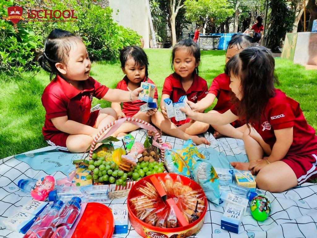 “ĐÊM HÈ VẮNG MẸ” – KHI CÁC MẦM NON LẦN ĐẦU TIÊN NGỦ MỘT MÌNH TẠI iSCHOOL SUMMER CAMP 2023