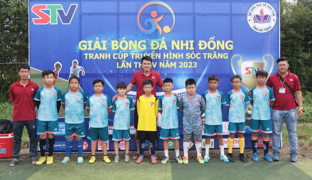 TRẬN THI ĐẤU ĐẦY ẤN TƯỢNG CỦA ĐỘI TUYỂN iSCHOOL SÓC TRĂNG TẠI GIẢI BÓNG ĐÁ NHI ĐỒNG TRANH CÚP TRUYỀN HÌNH SÓC TRĂNG NĂM 2023