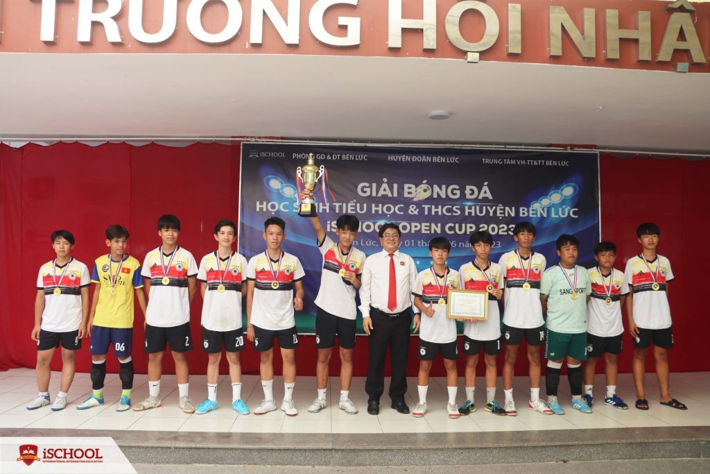 Sôi nổi giải bóng đá học sinh Tiểu học, THCS huyện Bến Lức – iSchool Open Cup 2023 tại iSchool Long An