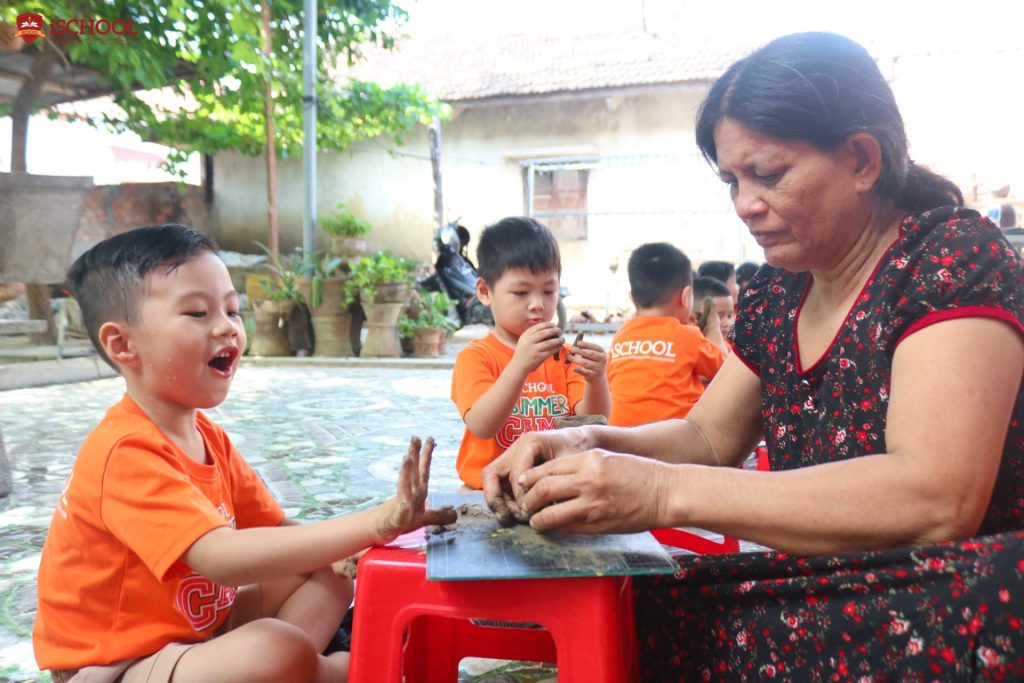 iSers vui trải nghiệm làm gốm tại làng Bầu Trúc