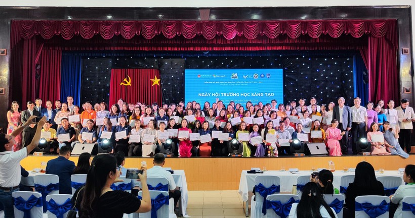 Vinh danh iSchool Quảng Trị ở diễn đàn đổi mới sáng tạo giáo dục
