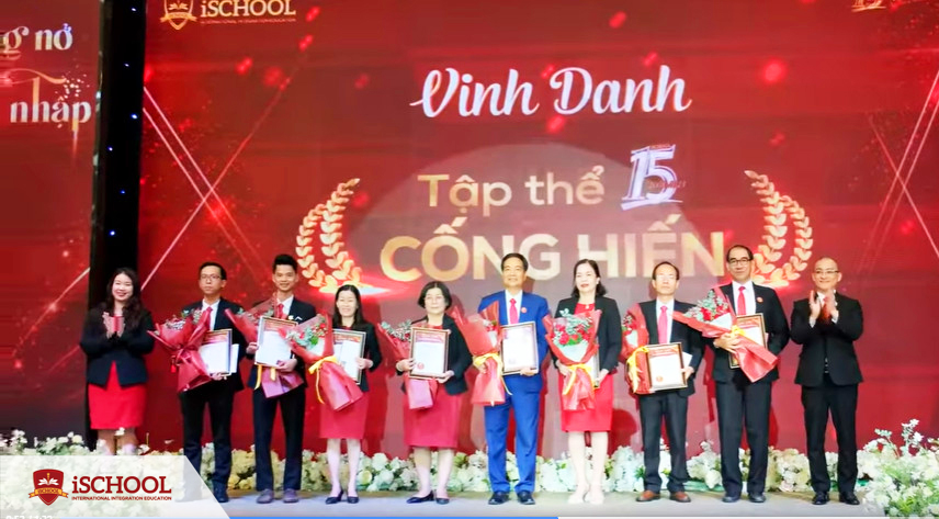 iSchool Quảng Trị đạt giải Tập thể Cống hiến
