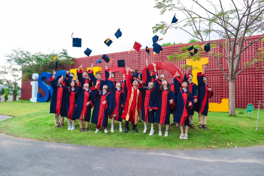 ischool-ninh-thuan-co-ty-le-dau-tot-nghiep-thpt-2023-trong-tinh-12a1