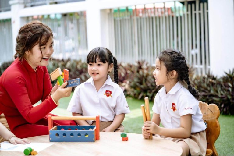 Dạy kỹ năng giao tiếp cho trẻ mầm non qua các trò chơi