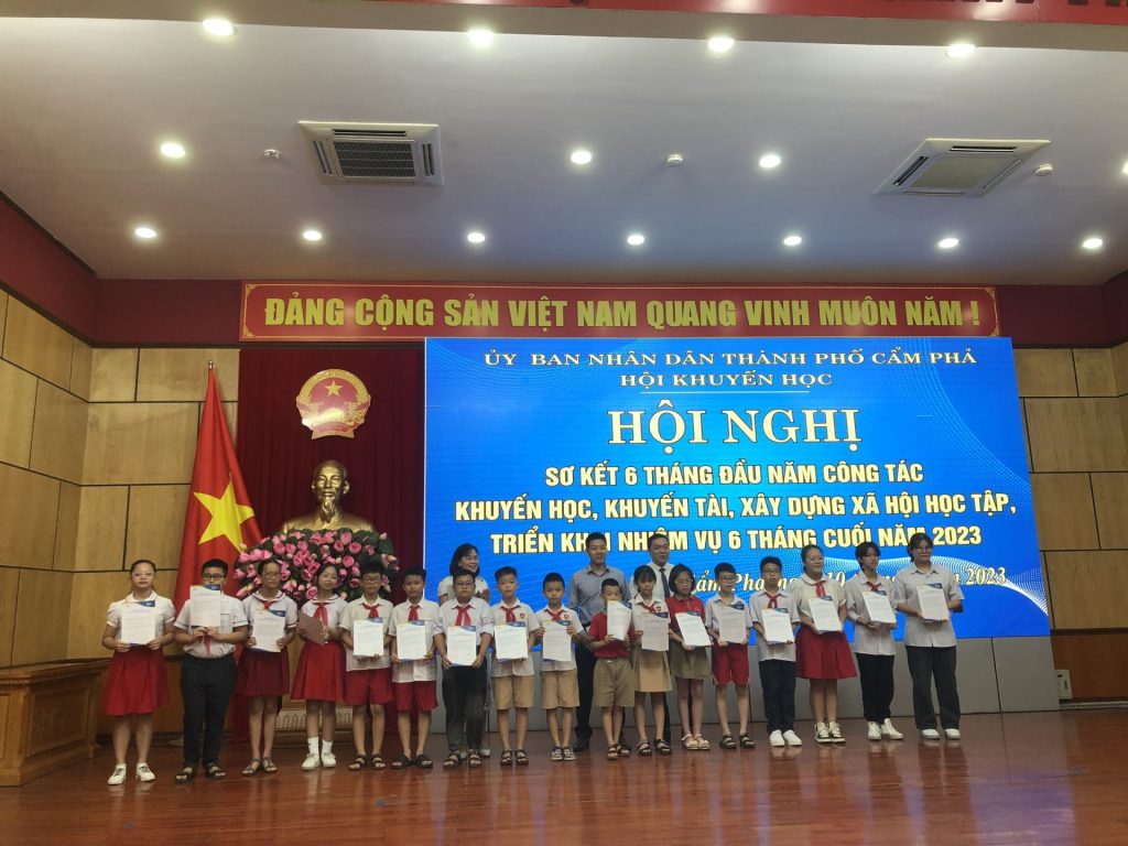 TUYÊN DƯƠNG KHEN THƯỞNG HỌC SINH HIẾU HỌC XUẤT SẮC TIÊU BIỂU NĂM HỌC 2022-2023 HỘI KHUYẾN HỌC THÀNH PHỐ CẨM PHẢ