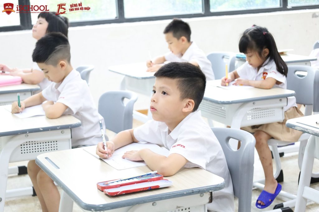 HỌC SINH TIỂU HỌC HÀO HỨNG VỚI NHỮNG TIẾT HỌC ĐẦU TIÊN CỦA NĂM HỌC MỚI!