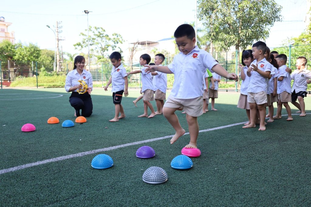 ĐA DẠNG CÁC HOẠT ĐỘNG NGOÀI TRỜI CHO TRẺ MẦM NON