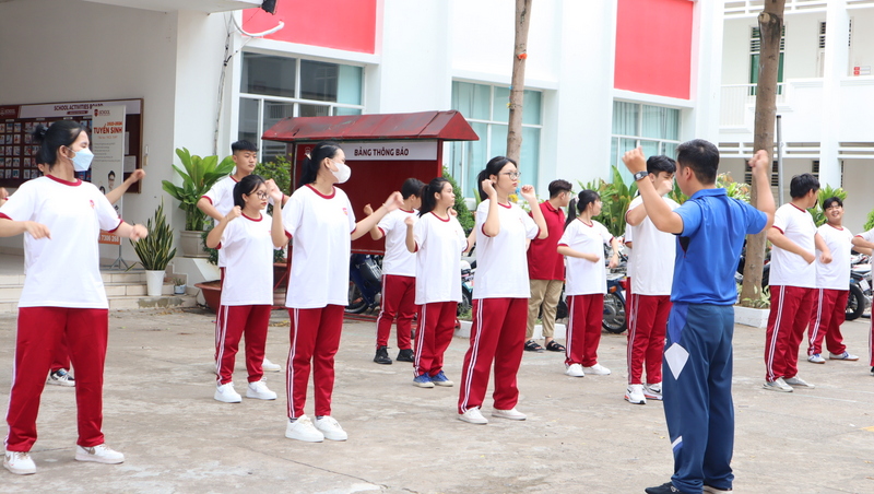 iSCHOOL LONG XUYÊN: THỂ DỤC – NÂNG CAO SỨC KHỎE CÙNG iSERS LỚP 11A