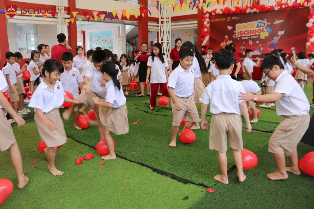 iSERS CHINH PHỤC TRÒ CHƠI TRONG TUẦN LỄ ĐỊNH HƯỚNG