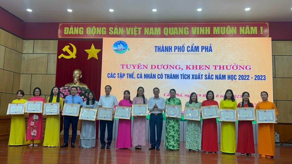 iSCHOOL CẨM PHẢ TỰ HÀO NHẬN GIẤY KHEN THƯỞNG TẬP THỂ, CÁ NHÂN CÓ THÀNH TÍCH XUẤT SẮC NĂM HỌC 2022-2023