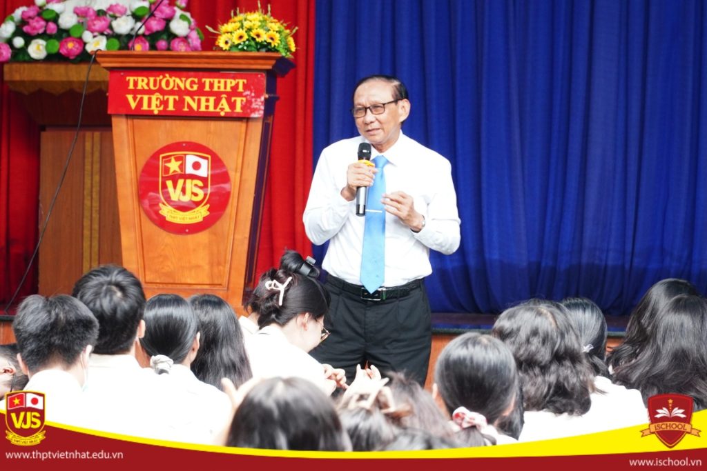 THPT Việt Nhật tổ chức Chương trình hướng nghiệp với chủ đề :Khám phá năng lực bản thân, tạo động lực phát triển phù hợp trong kỷ nguyên 4.0″ cùng Ths. Phan Văn Giang