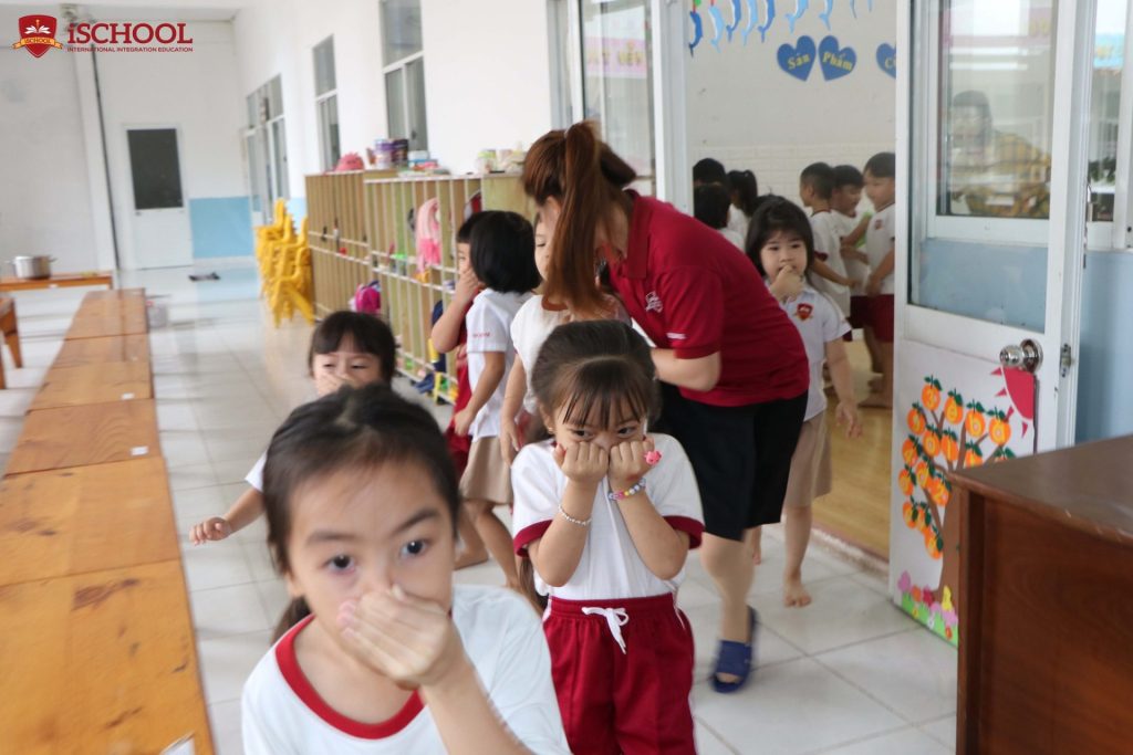DIỄN TẬP PHÒNG CHÁY CHỮA CHÁY CÙNG TRƯỜNG iSCHOOL BẠC LIÊU 
