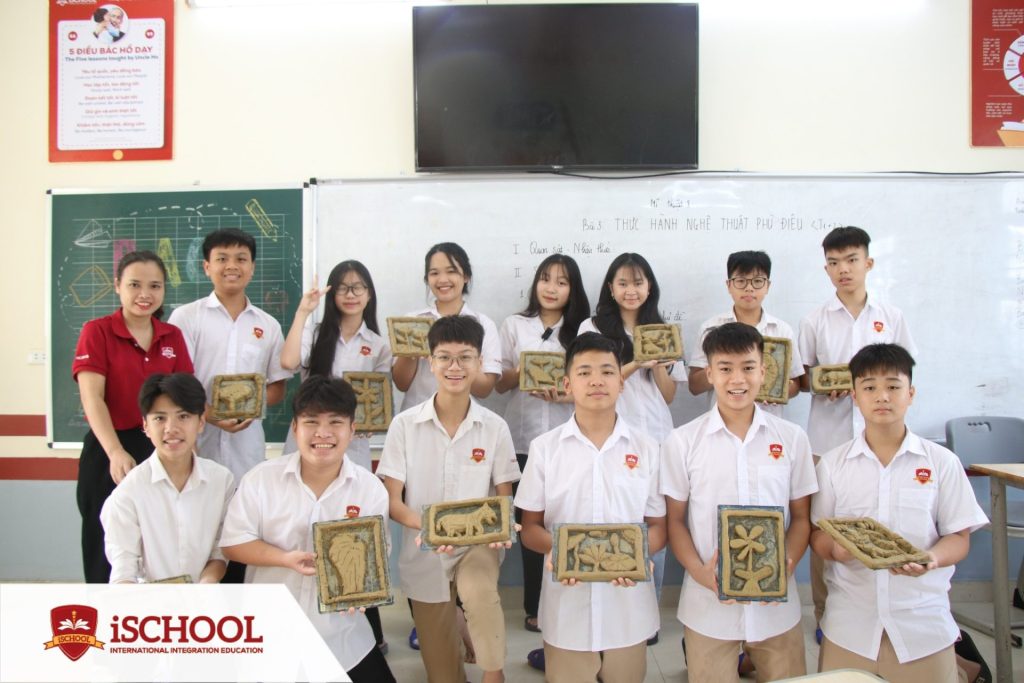 iSers Hà Tĩnh thực hành nghệ thuật phù điêu