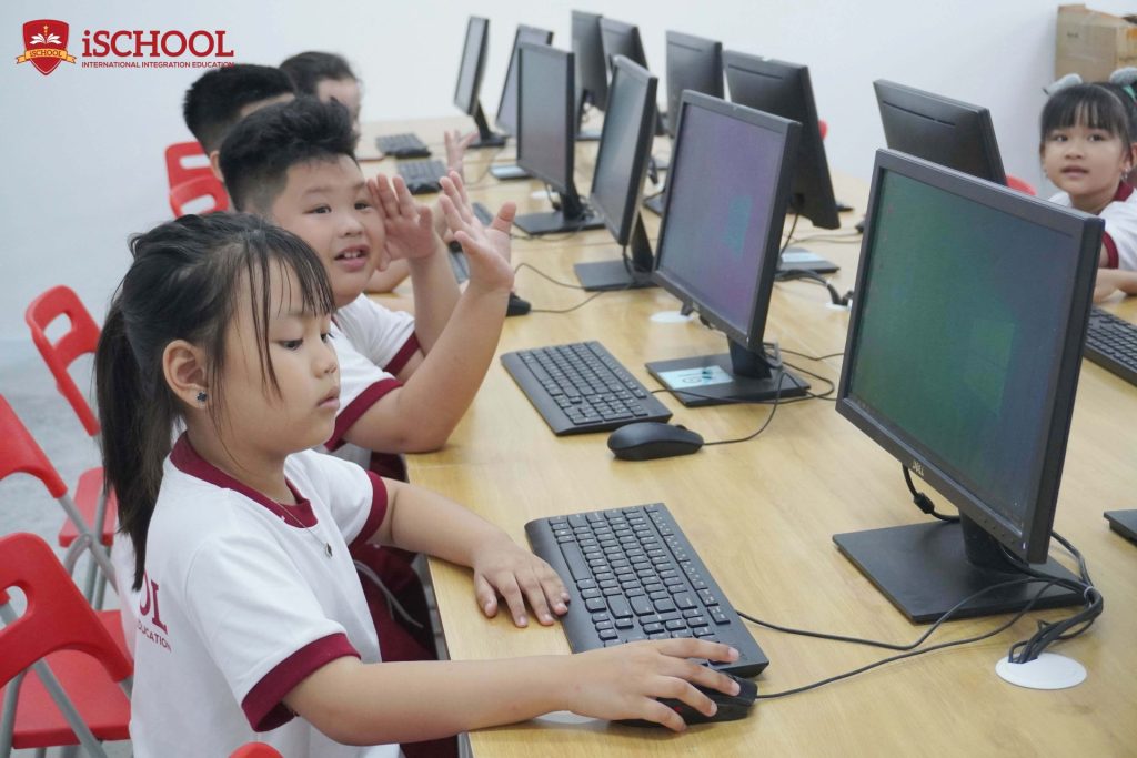 TRƯỜNG TIỂU HỌC iSCHOOL BẠC LIÊU: TIẾT HỌC LÀM QUEN VỚI MÁY TÍNH