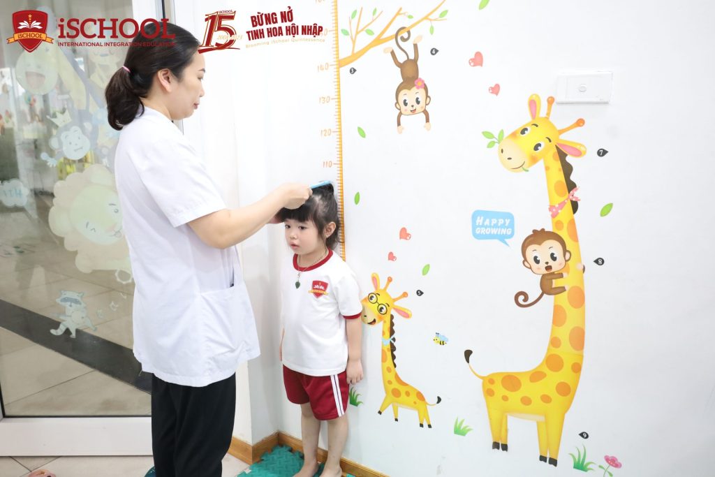 ĐỊNH KÌ CÂN ĐO KIỂM TRA SỨC KHỎE CHO TRẺ MẦM NON