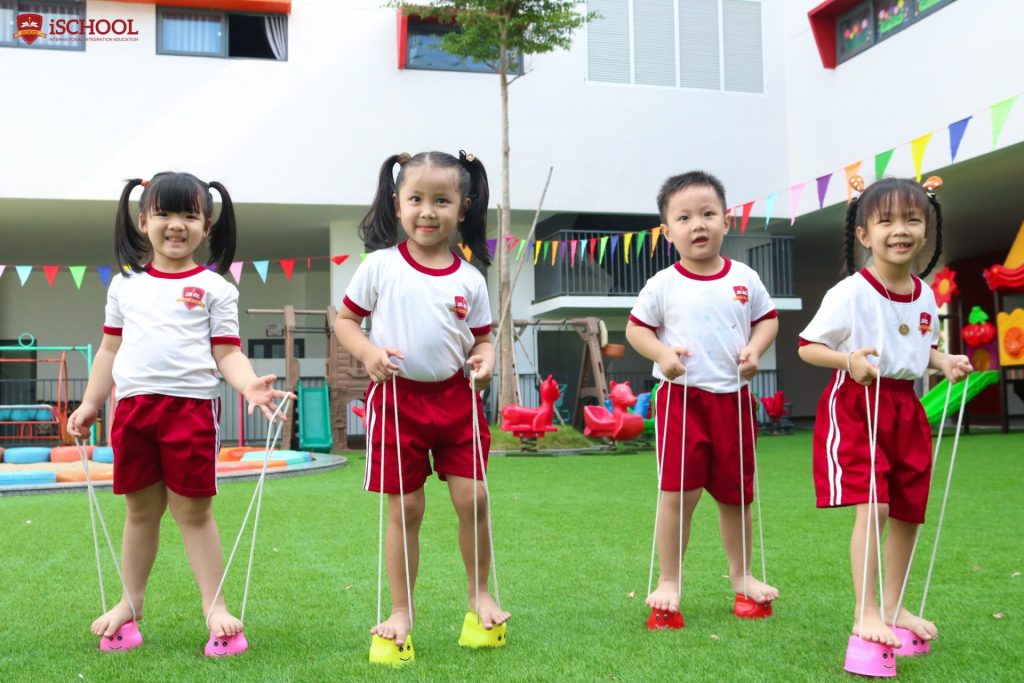 Ngoài việc được thư giãn, giải trí thông qua các trò chơi còn giúp học sinh rèn luyện sức khỏe dẻo dai
