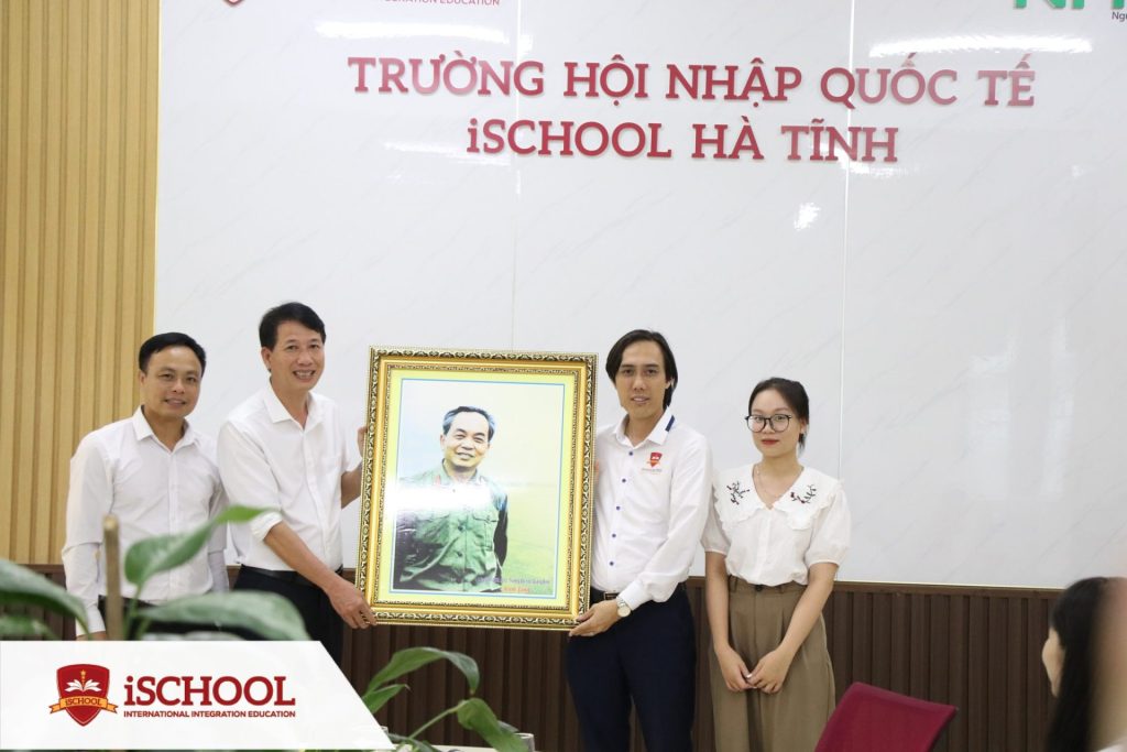 Trường iSchool Hà Tĩnh đón gần 100 sinh viên tham quan môi trường học tập và trải nghiệm