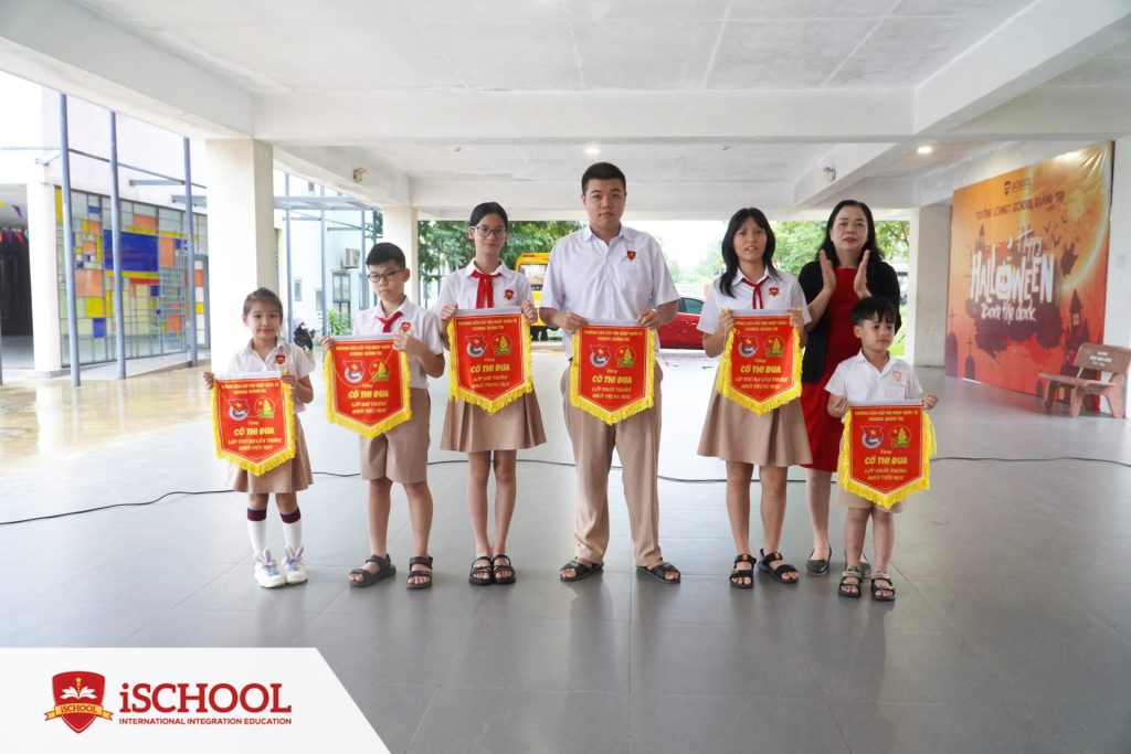 iSCHOOL QUẢNG TRỊ-VINH DANH HỌC SINH, GIÁO VIÊN TIÊU BIỂU THÁNG 10