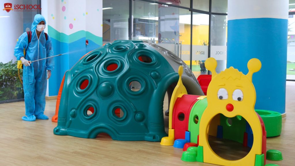 Bên cạnh chú trọng việc học thì công tác đảm bảo an toàn sức khỏe của học sinh được Nhà trường chú trọng không kém