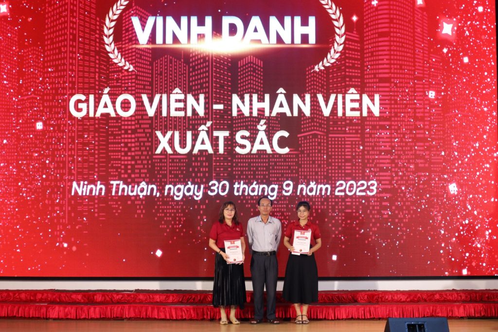 Vinh danh giáo viên – nhân viên iSchool Ninh Thuận tháng 9