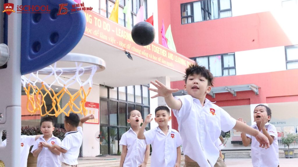 iSCCP | VẬN ĐỘNG NÉM BÓNG VÀO RỔ – KINDY 5