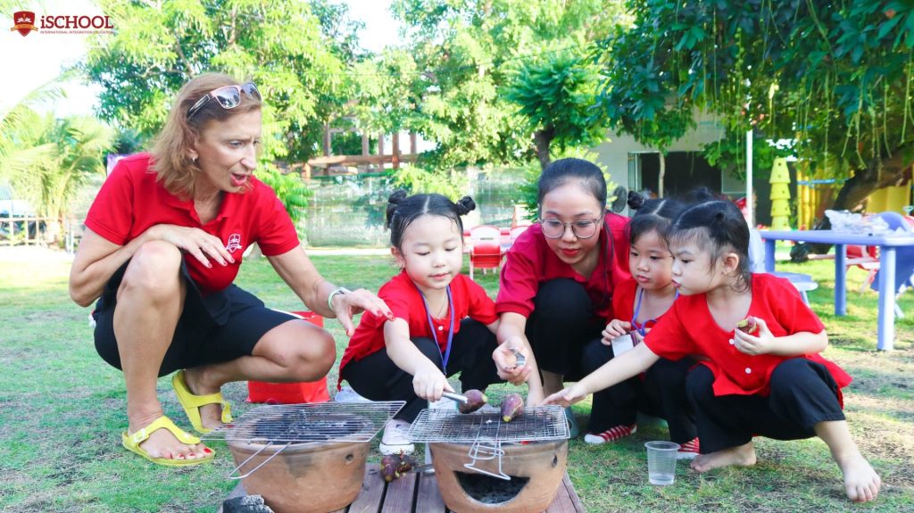 Phương pháp học Tiếng Anh qua trải nghiệm này giúp các iSers ghi nhớ và tiếp thu từ vựng tốt hơn.