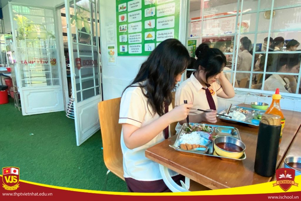 THPT Việt Nhật: Dịch vụ bán trú “Sự lựa chọn cho phụ huynh hiện đại”