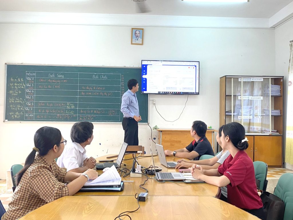 iSCHOO LONG XUYÊN: TRIỂN KHAI CÔNG TÁC CHUYÊN MÔN TỔ KHOA HỌC TỰ NHIÊN