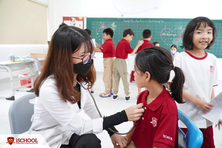 iSCHOOL QUẢNG TRỊ: KHÁM SỨC KHOẺ ĐỊNH KỲ CHO HỌC SINH!