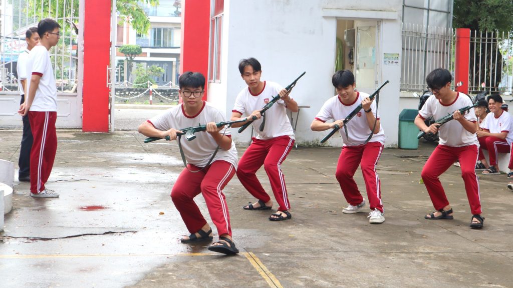 iSCHOOL LONG XUYÊN: HỌC GIÁO DỤC QUỐC PHÒNG – AN NINH CỦA iSERS LỚP 12