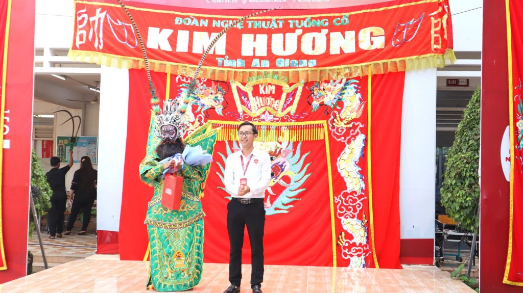 iSCHOOL LONG XUYÊN: MANG NGHỆ THUẬT HÁT BỘI ĐẾN VỚI HỌC SINH iSCHOOL