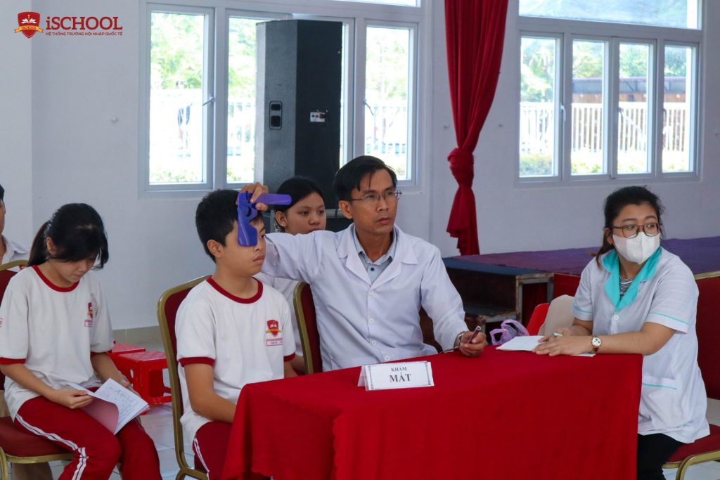 iSCHOOL NINH THUẬN: KHÁM SỨC KHOẺ ĐỊNH KÌ CHO HỌC SINH