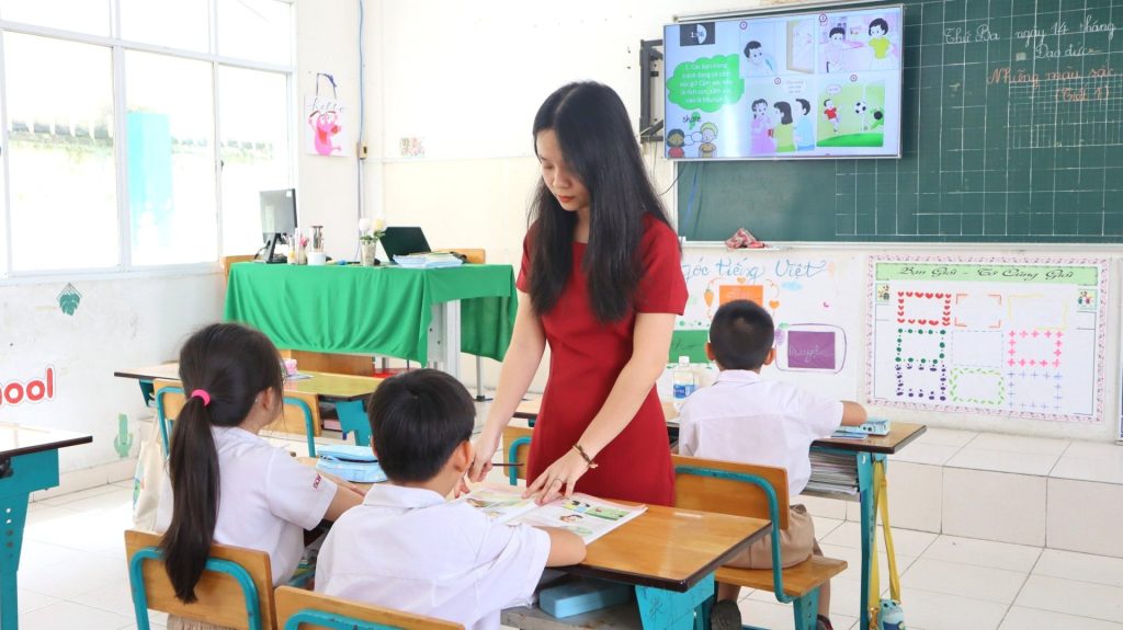 iSCHOOL LONG XUYÊN: CHUYÊN ĐỀ ĐẠO ĐỨC LỚP 2 “NHỮNG MÀU SẮC CẢM XÚC”