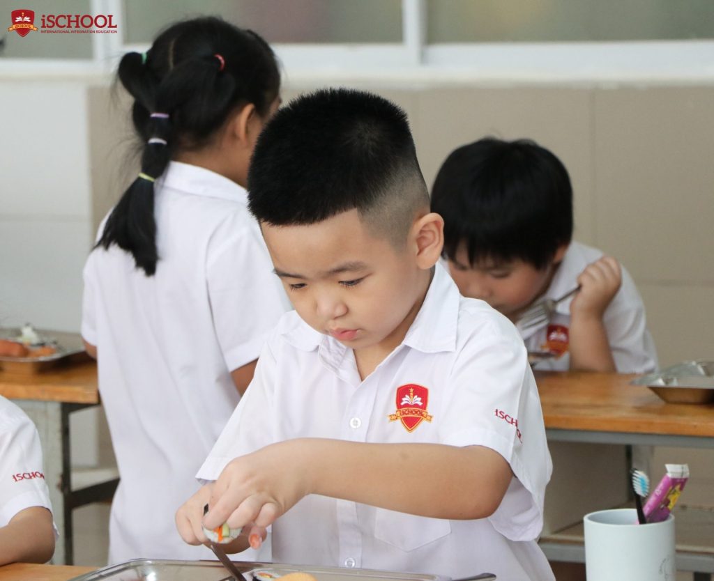 DỊCH VỤ BÁN TRÚ | CÙNG iSERS THƯỞNG THỨC BUFFET TRƯA