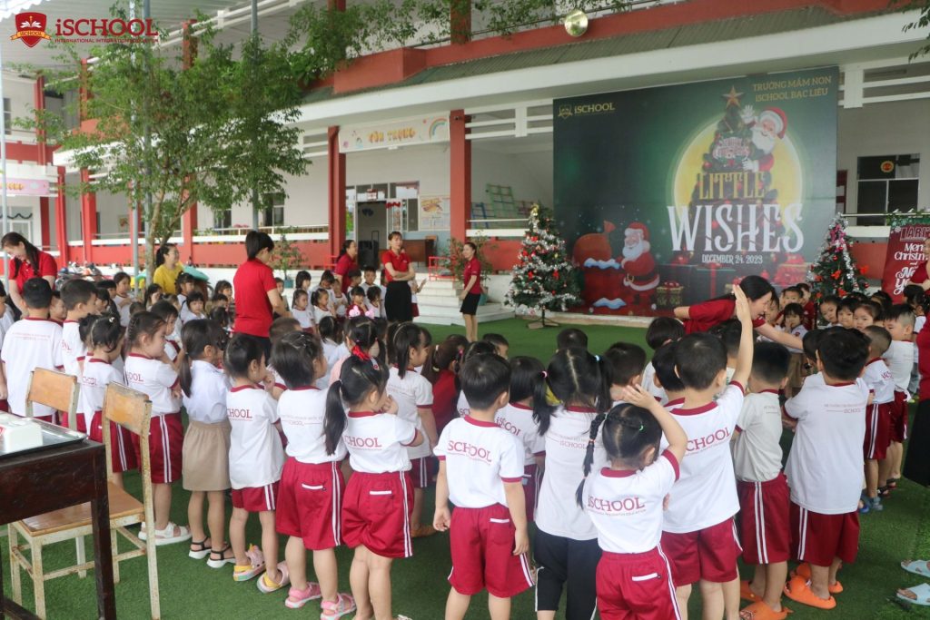 MẦM NON iSCHOOL BẠC LIÊU: TRANG TRÍ TIỂU CẢNH GIÁNG SINH VÀ KHEN THƯỞNG TẬP THỂ