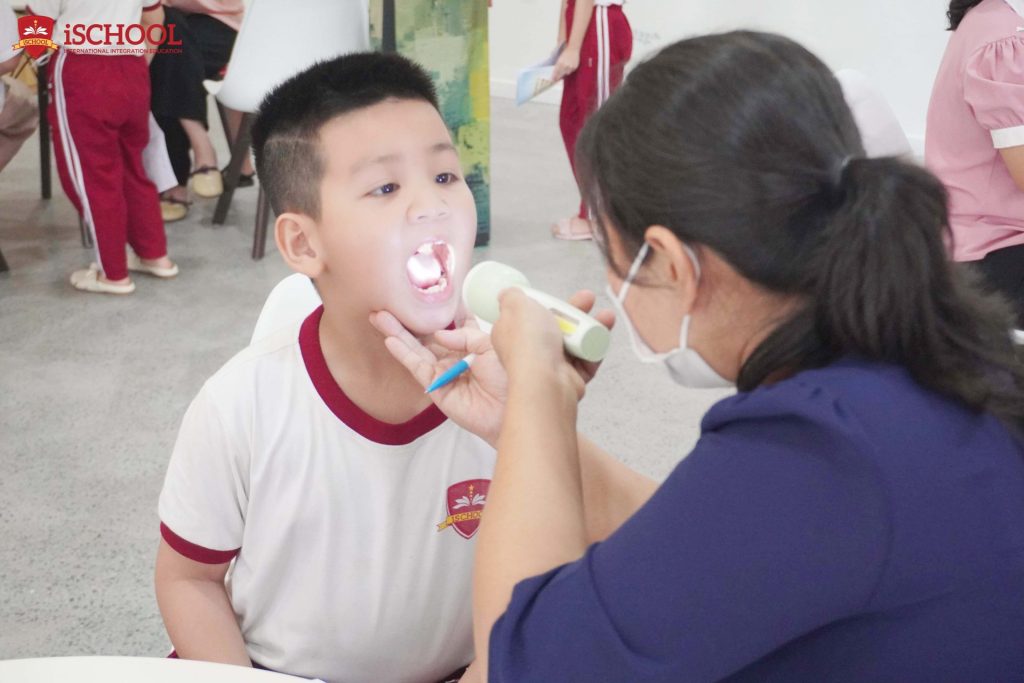 TIỂU HỌC iSCHOOL BẠC LIÊU: TỔ CHỨC KHÁM SỨC KHỎE ĐỊNH KỲ CHO HỌC SINH