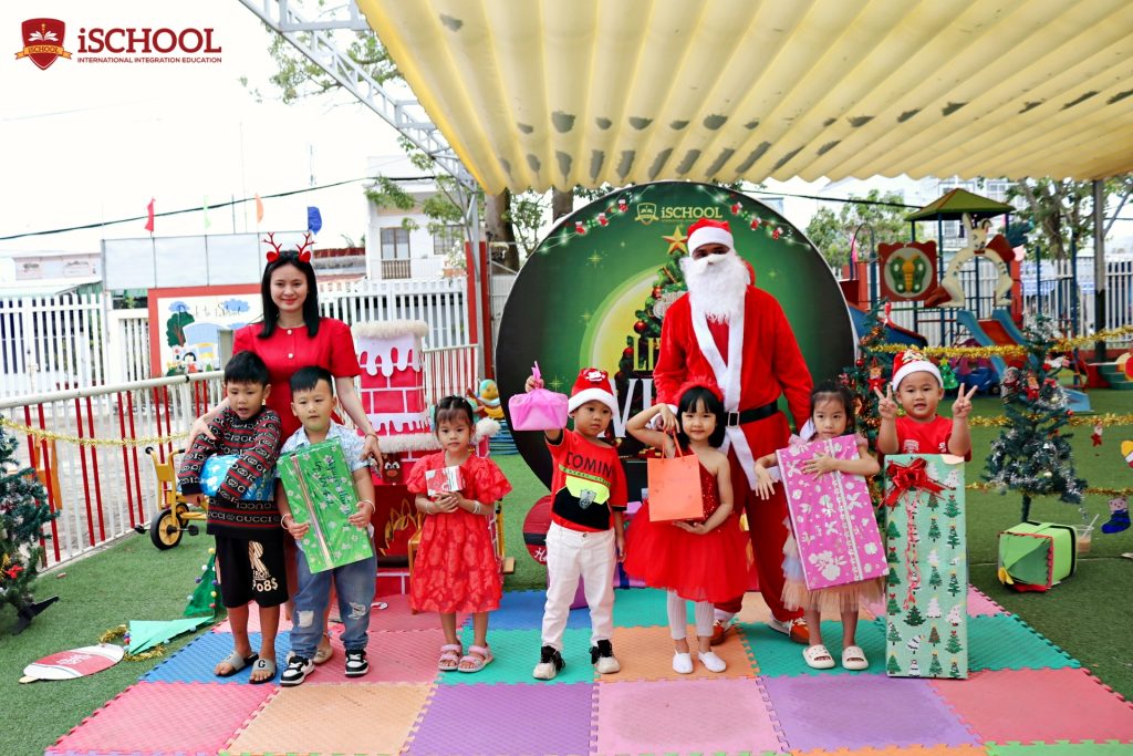 Santa Claus is coming to iSchool Rach Gia