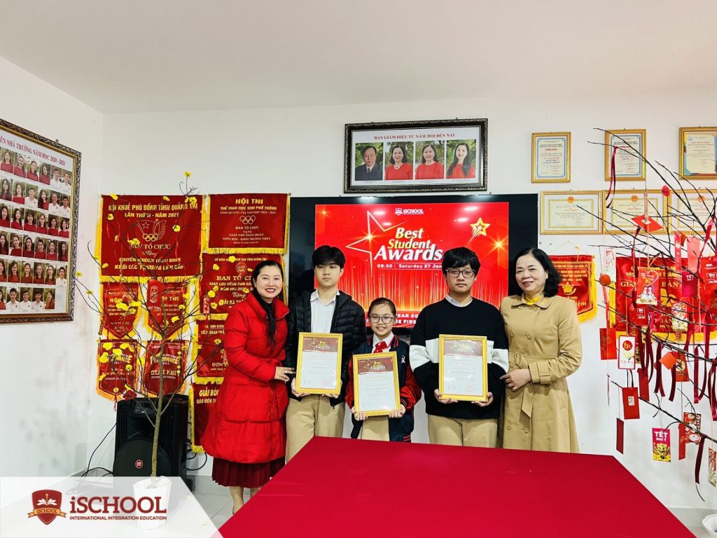 BA HỌC SINH iSCHOOL QUẢNG TRỊ ĐƯỢC VINH DANH TẠI BEST STUDENTS OF iSCHOOL AWARDS.