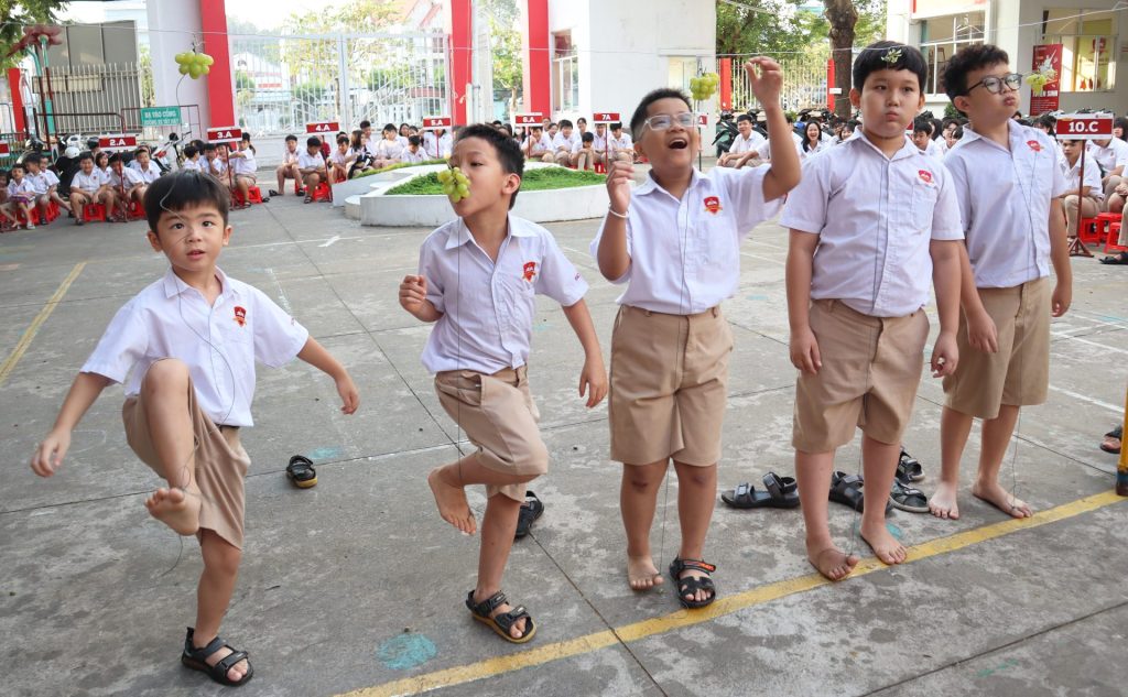 iSCHOOL LONG XUYÊN: HỨNG KHỞI TRÀN NGẬP TRONG BUỔI CHÀO CỜ CỦA iSERS