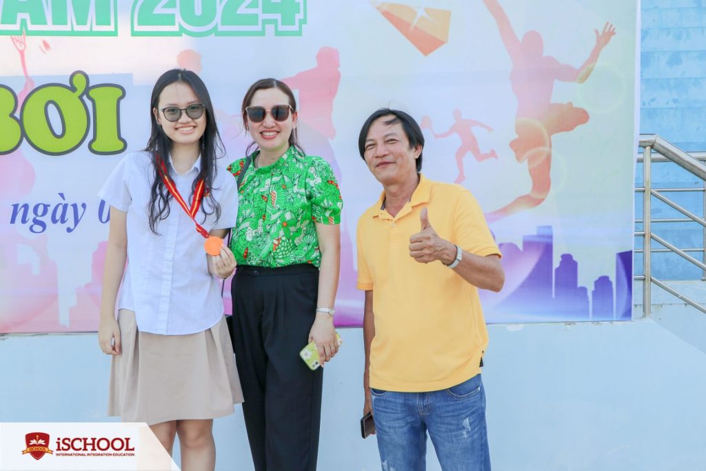 Chụp hình lưu niệm cùng phụ huynh