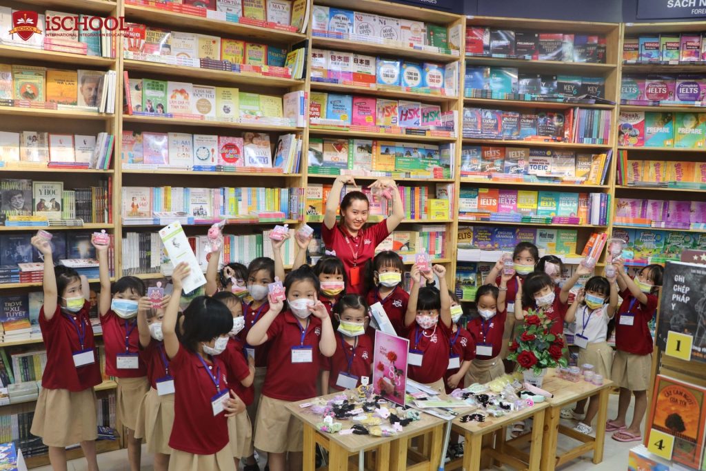 MẦM NON iSCHOOL BẠC LIÊU TỔ CHỨC THAM QUAN NHÀ SÁCH CHUẨN BỊ QUÀ TẶNG MẸ NHÂN NGÀY QUỐC TẾ PHỤ NỮ 08/03