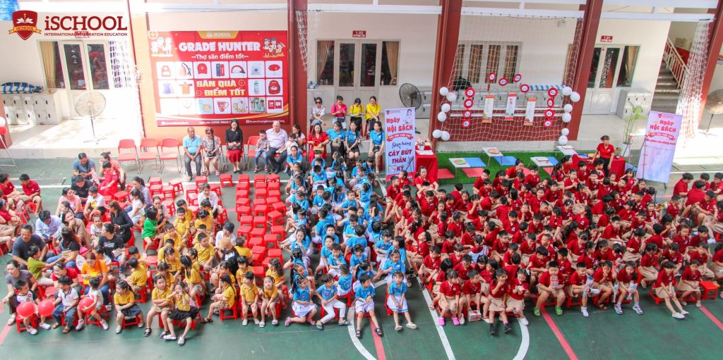 iSCHOOL NHA TRANG: RỘN RÃ NGÀY HỘI SÁCH “SẮC MÀU TUỔI THƠ”