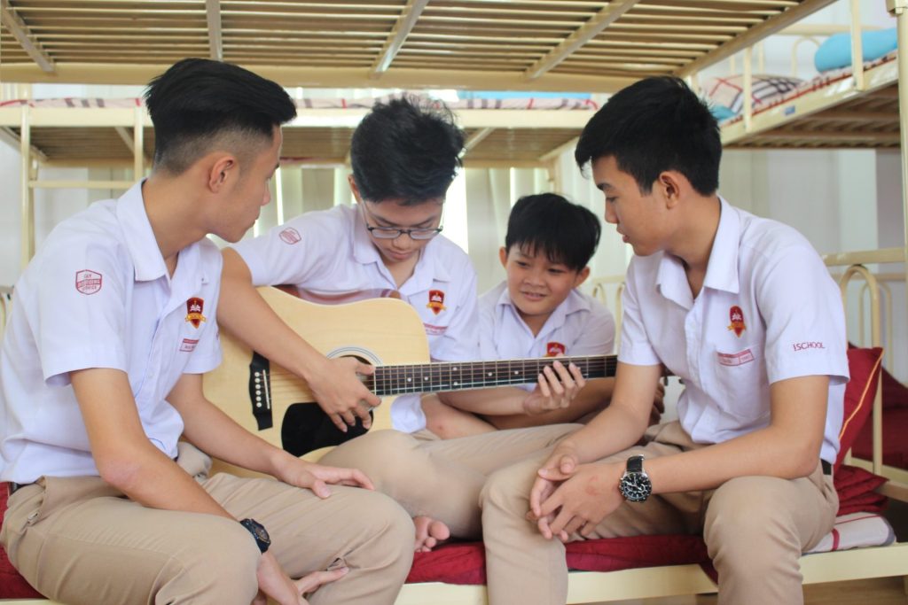 Lựa chọn trường nội trú – Xu hướng “kỷ luật tích cực” của phụ huynh