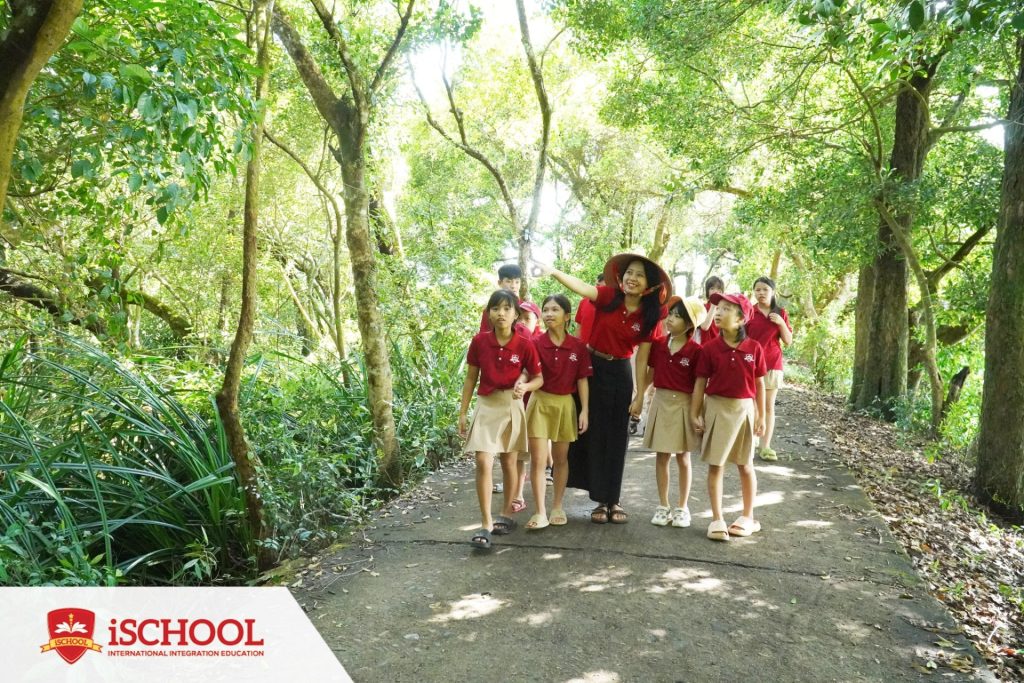 iSCHOOL QUẢNG TRỊ: HỌC SINH NỘI TRÚ THAM QUAN KHU DU LỊCH SINH THÁI TRẰM TRÀ LỘC