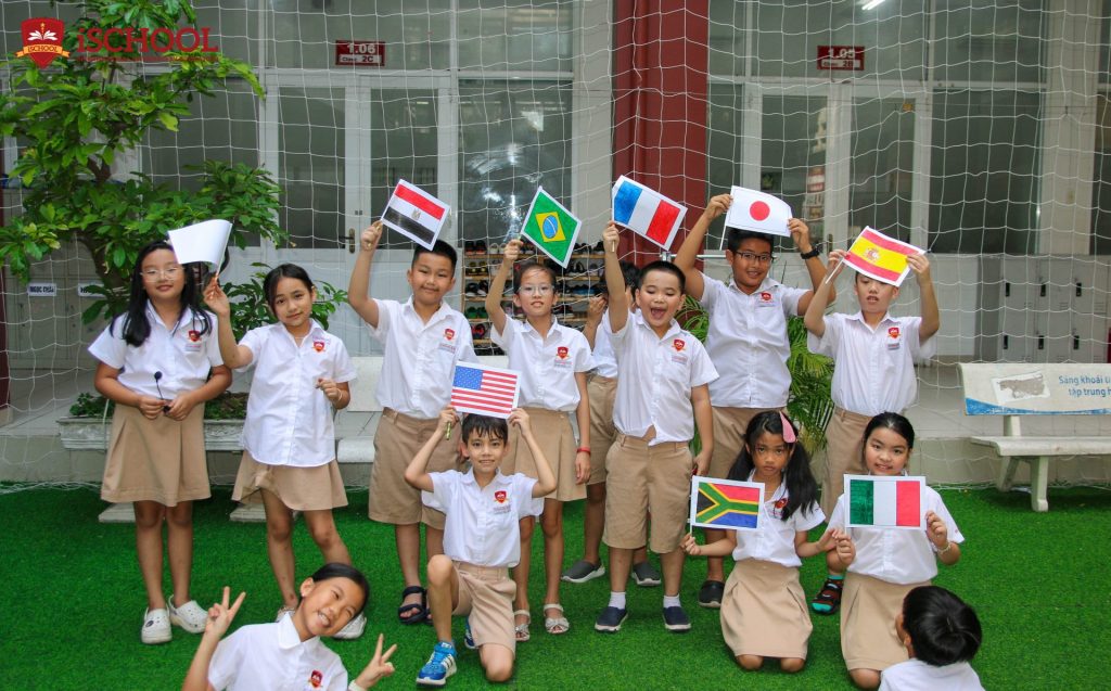 iSCHOOL NHA TRANG: TÌM HIỂU CÁC QUỐC GIA TRÊN THẾ GIỚI THÔNG QUA “LỚP HỌC KHÔNG VÁCH NGĂN”